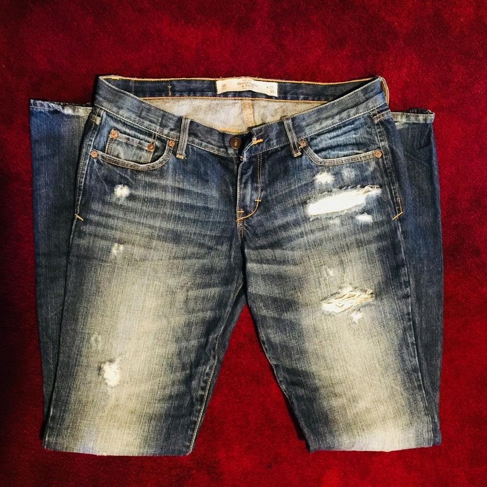 Abercrombie distressed Jeans♥️